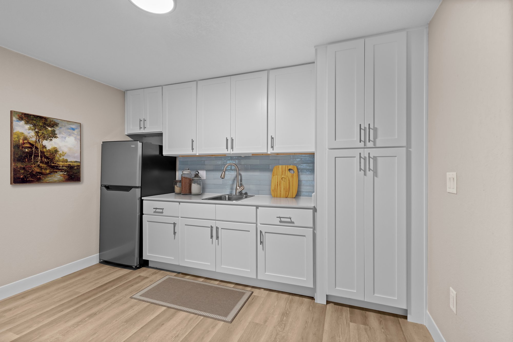 1055_301_Boulevard_East_Unit_4_008_Virtual Staging