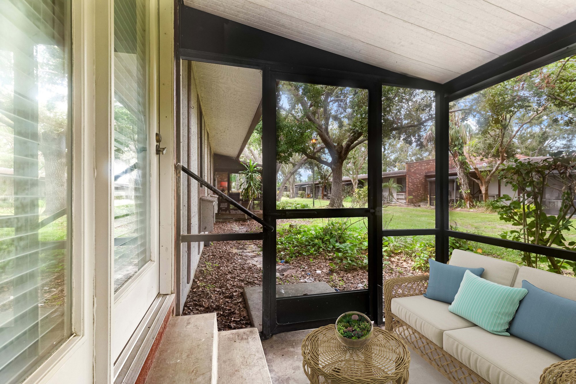 1055_301_Boulevard_East_Unit_4_015_Virtual Staging