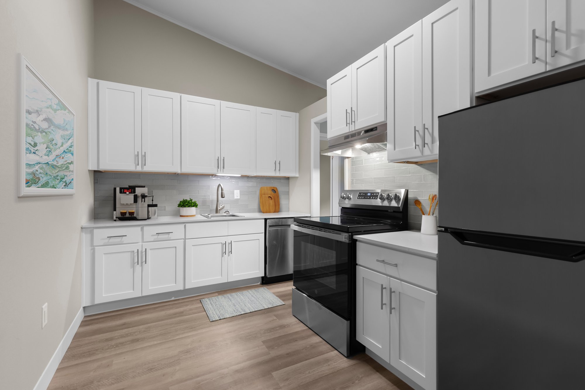 1055_301_Boulevard_East_Unit_5_006_Virtual Staging