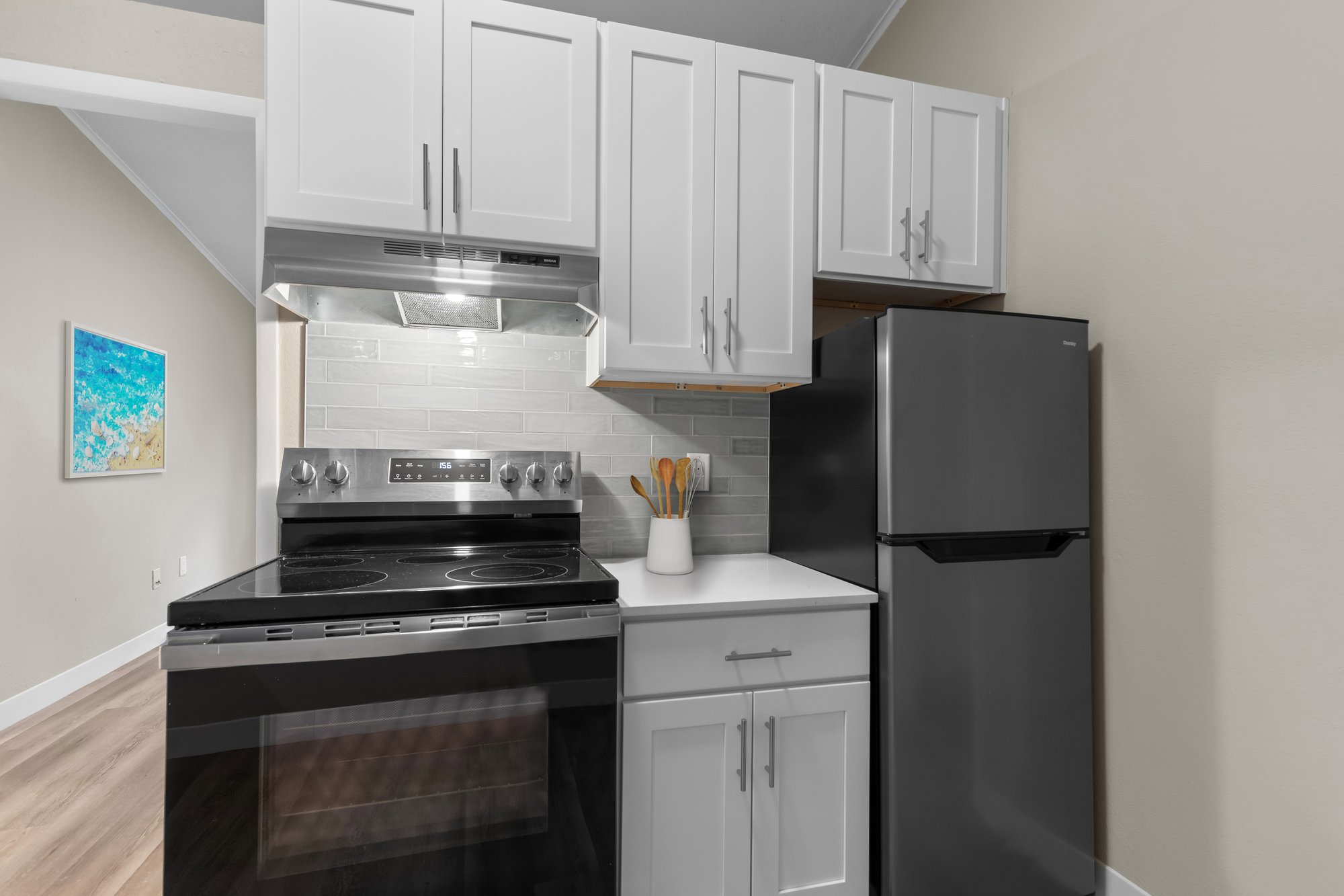 1055_301_Boulevard_East_Unit_5_007_Virtual Staging