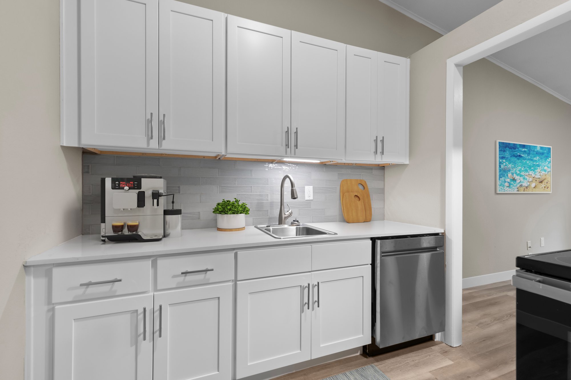 1055_301_Boulevard_East_Unit_5_008_Virtual Staging