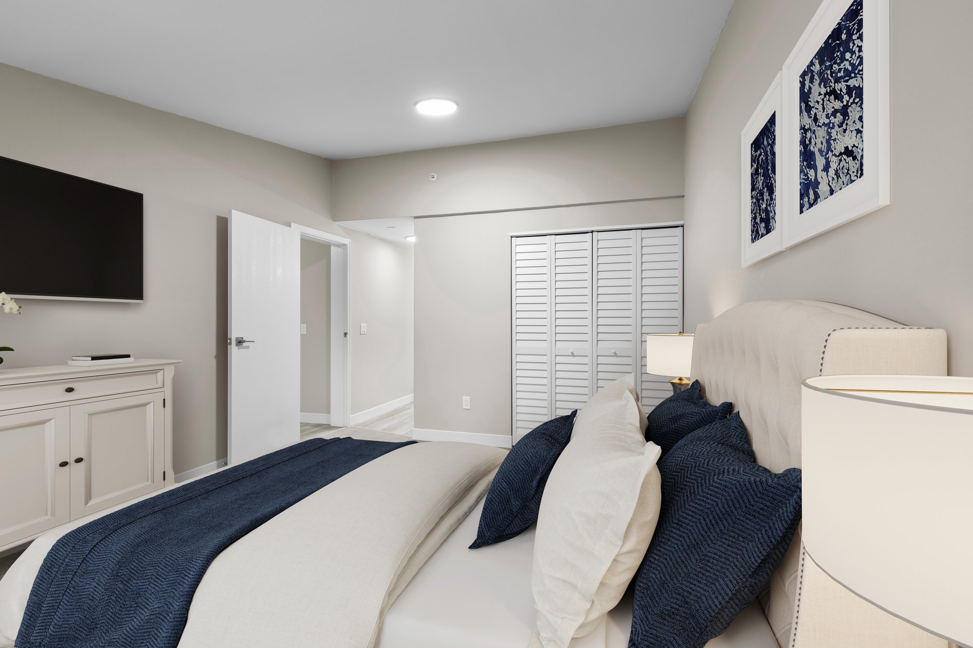 1055_301_Boulevard_East_Unit_5_011_Virtual Staging